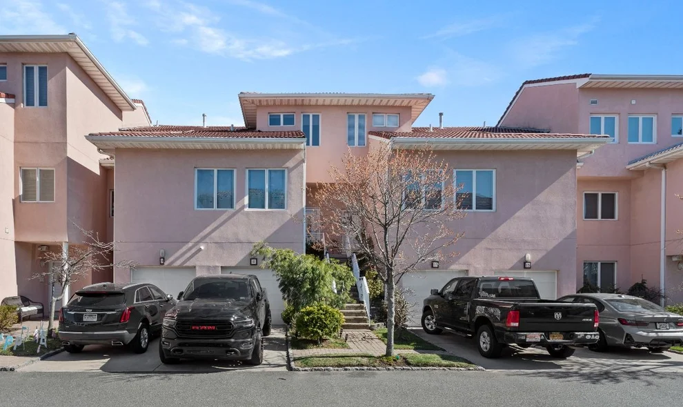 Unit for sale at 11 Harbour Court, StatenIsland, NY 10308