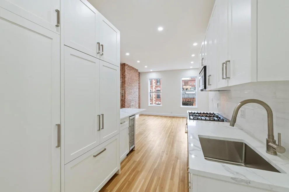 Unit for sale at 325 W 11TH Street, Manhattan, NY 10014