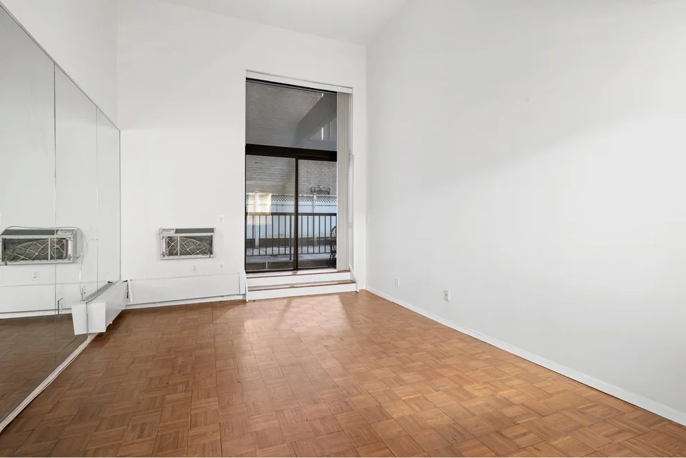 Unit for sale at 372 5TH Avenue, Manhattan, NY 10018