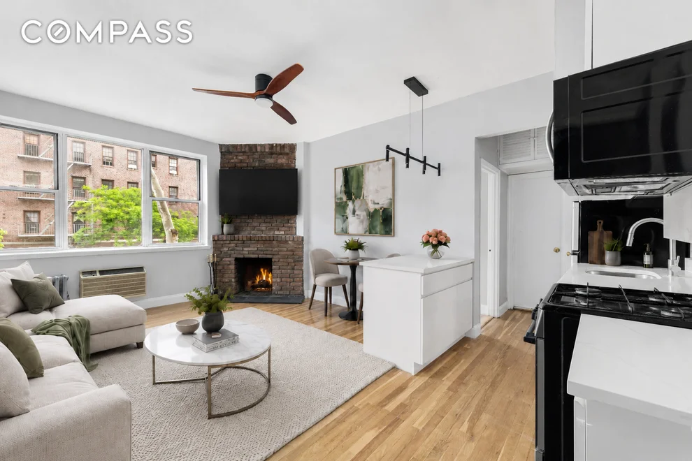 Unit for sale at 459 Hudson Street, Manhattan, NY 10014