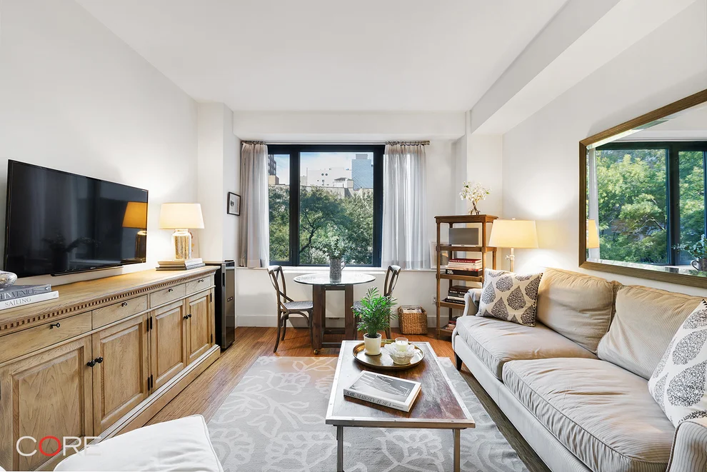 Unit for sale at 305 W 16TH Street, Manhattan, NY 10011