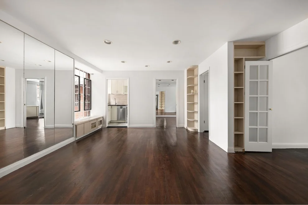 Unit for sale at 333 E 43RD Street, Manhattan, NY 10017