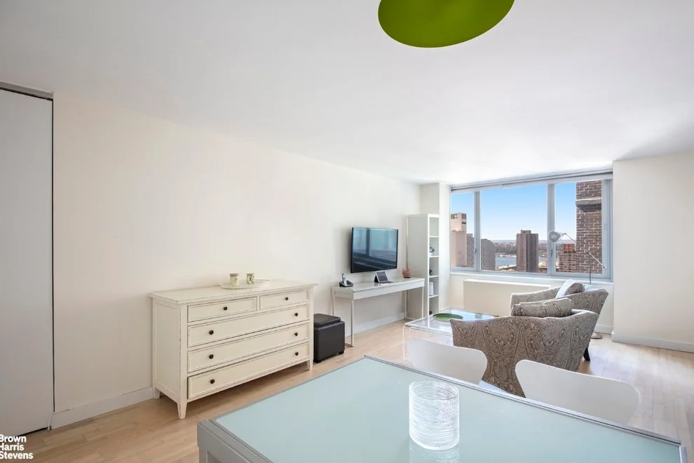 Unit for sale at 322 W 57TH Street, Manhattan, NY 10019