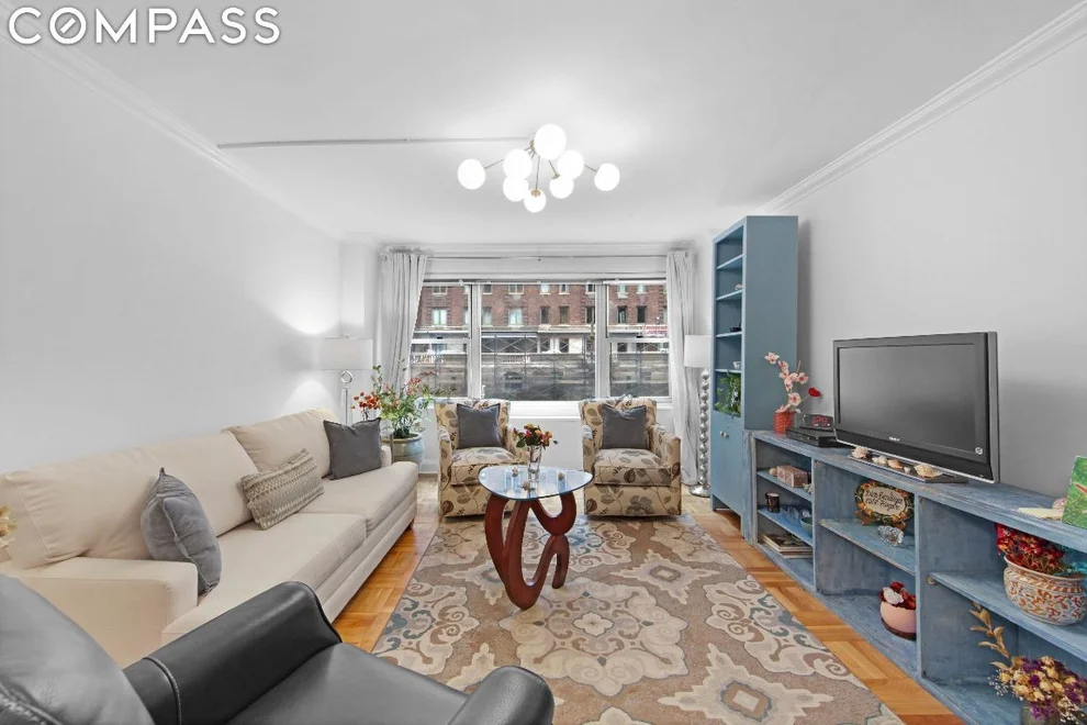 Unit for sale at 77 W 55th Street, Manhattan, NY 10019