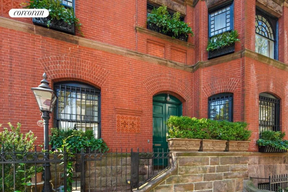 Unit for sale at 156 E END Avenue, Manhattan, NY 10128