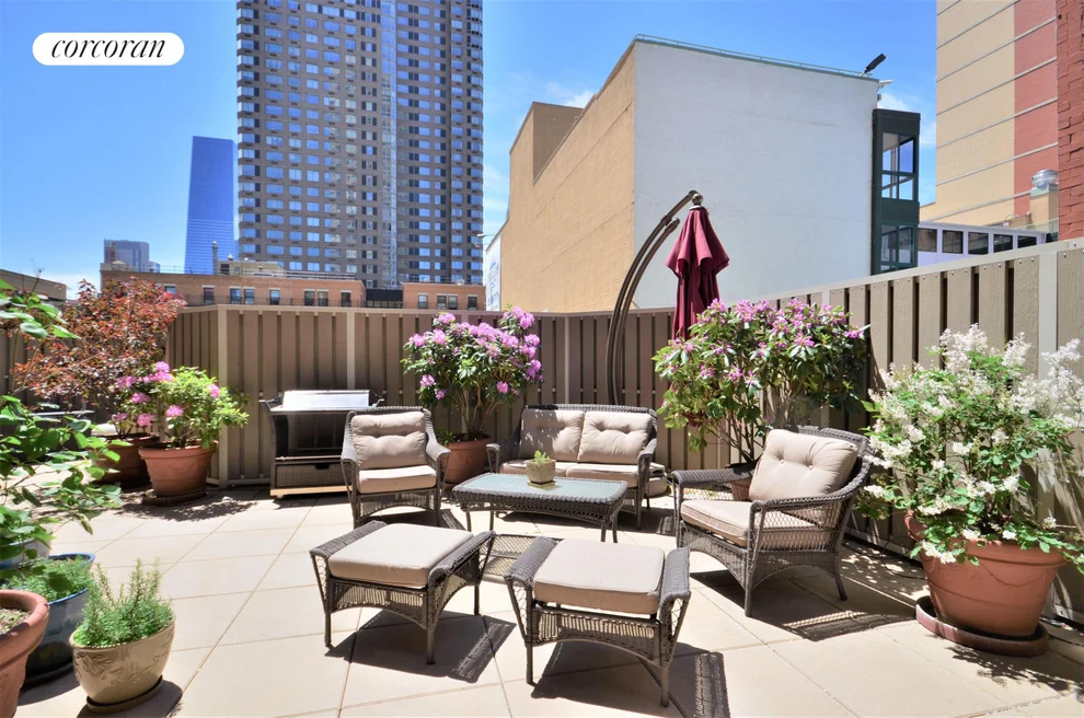 Unit for sale at 500 W 43RD Street, Manhattan, NY 10036