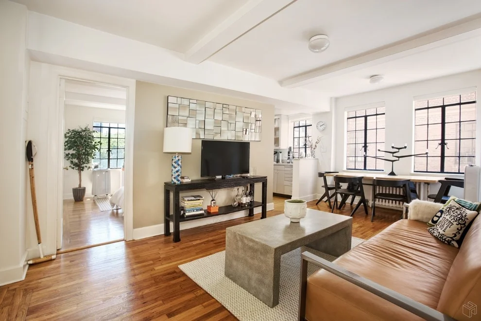 Unit for sale at 333 E 43RD Street, Manhattan, NY 10017