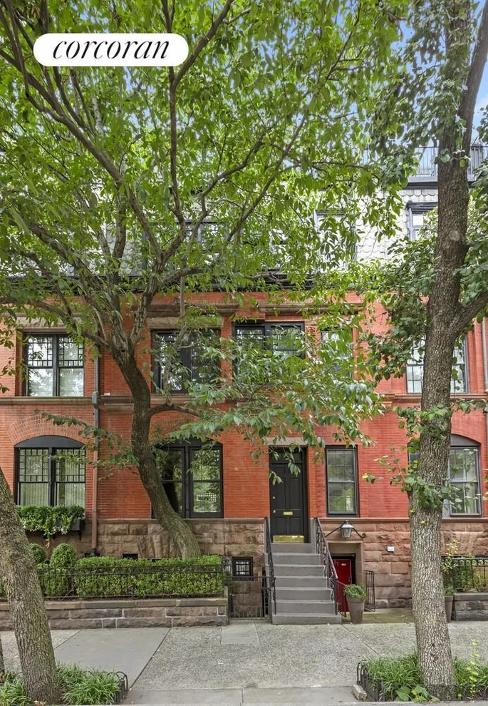 Unit for sale at 148 E END Avenue, Manhattan, NY 10028
