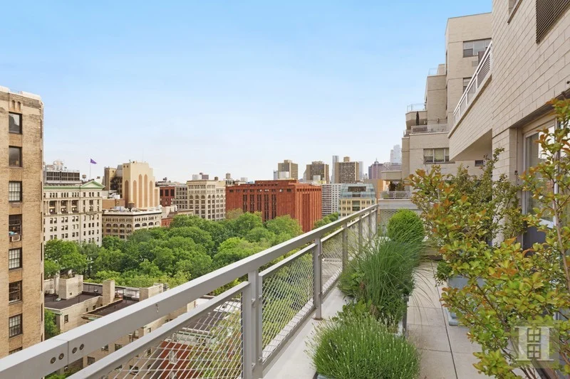 Unit for sale at 2 5TH Avenue, Manhattan, NY 10011