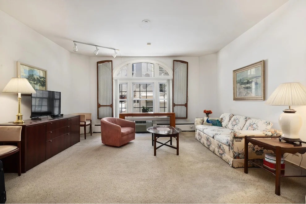 Unit for sale at 168 E 75TH Street, Manhattan, NY 10021