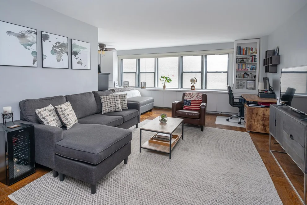Unit for sale at 220 E 54TH Street, Manhattan, NY 10022