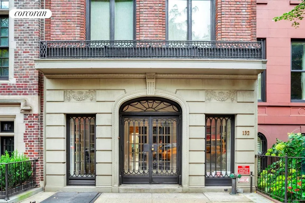 Unit for sale at 132 E 70TH Street, Manhattan, NY 10021