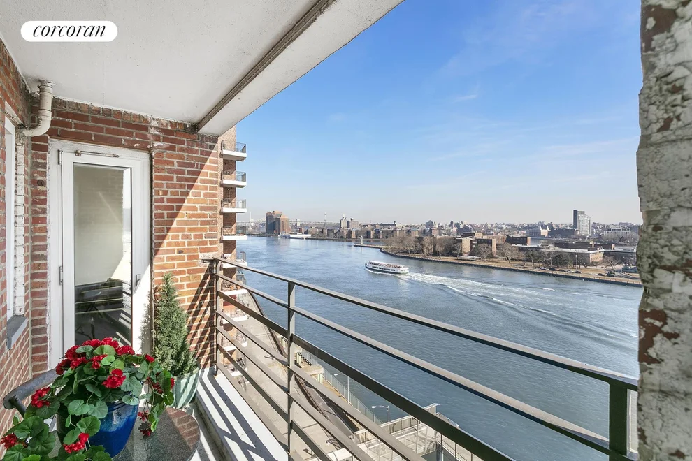Unit for sale at 33 E END Avenue, Manhattan, NY 10028