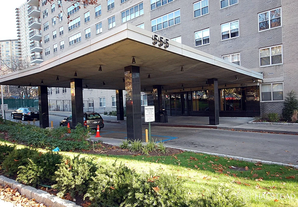 Unit for sale at 555 KAPPOCK Street, Bronx, NY 10463