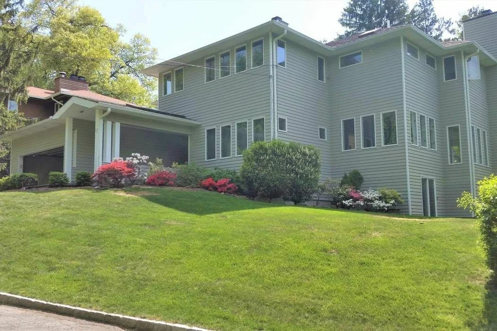Unit for sale at 17 SIGMA Place, Bronx, NY 10471