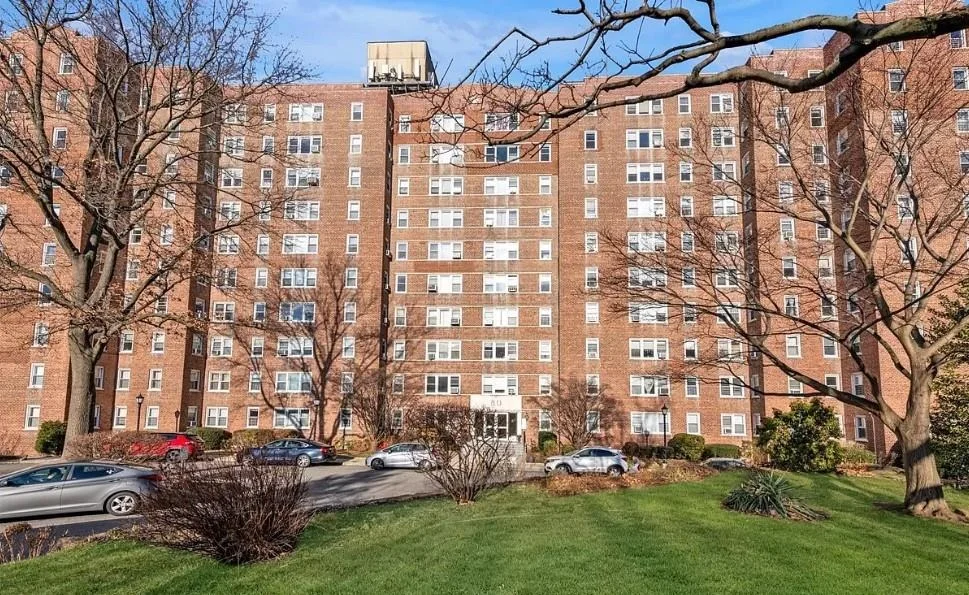 Unit for sale at 80 Knolls Crescent, Bronx, NY 10463
