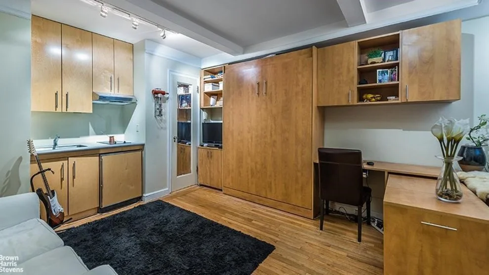 Unit for sale at 333 E 43RD Street, Manhattan, NY 10017