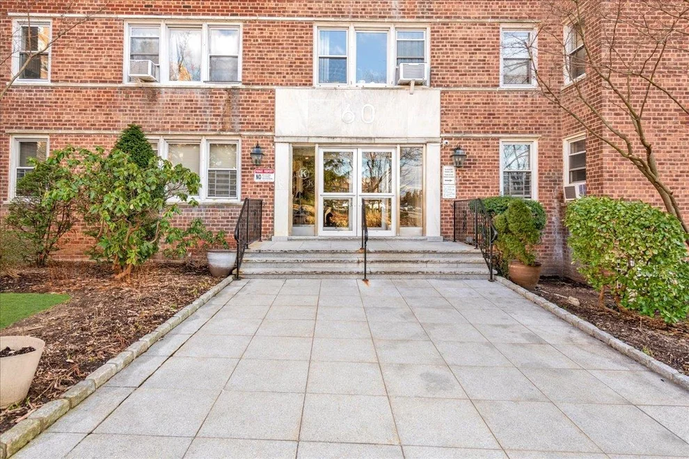 Unit for sale at 60 Knolls Crescent, Bronx, NY 10463