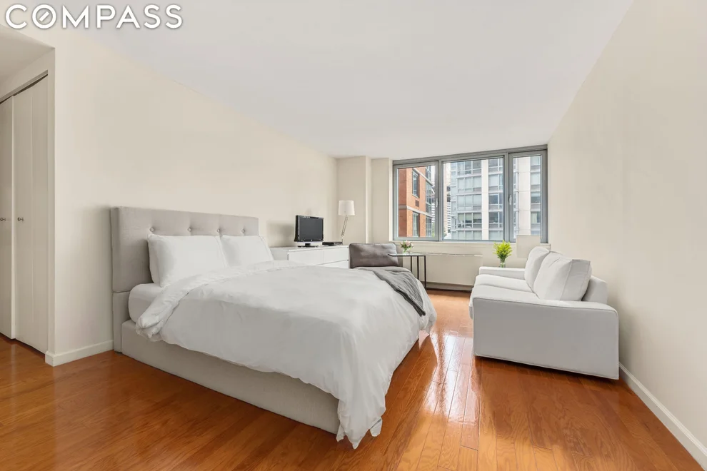 Unit for sale at 425 Main Street, Manhattan, NY 10044