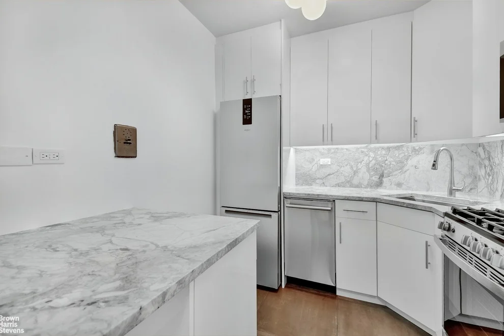 Unit for sale at 300 E 40TH Street, Manhattan, NY 10016