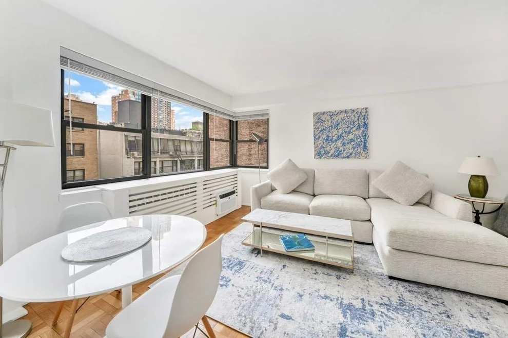 Unit for sale at 305 E 72nd Street, Manhattan, NY 10021