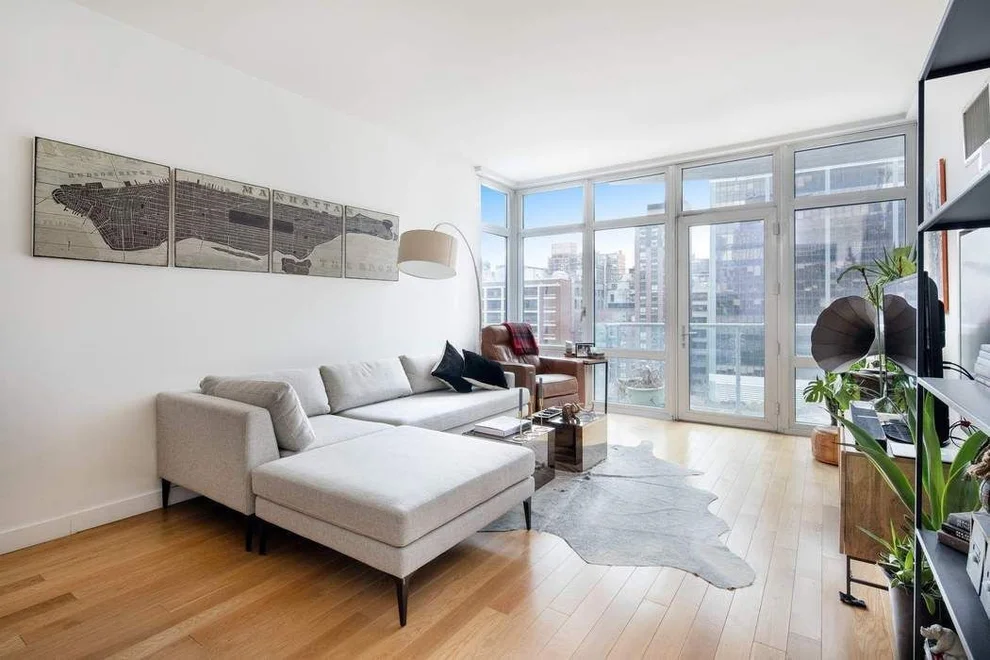Unit for sale at 555 W 59th Street, Manhattan, NY 10019