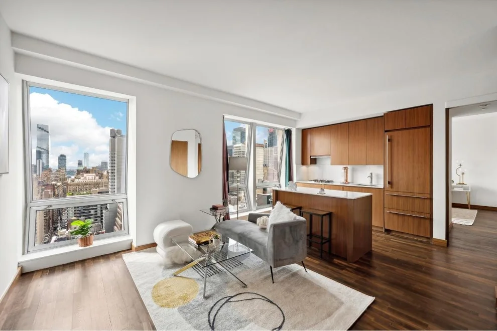 Unit for sale at 400 5TH Avenue, Manhattan, NY 10018