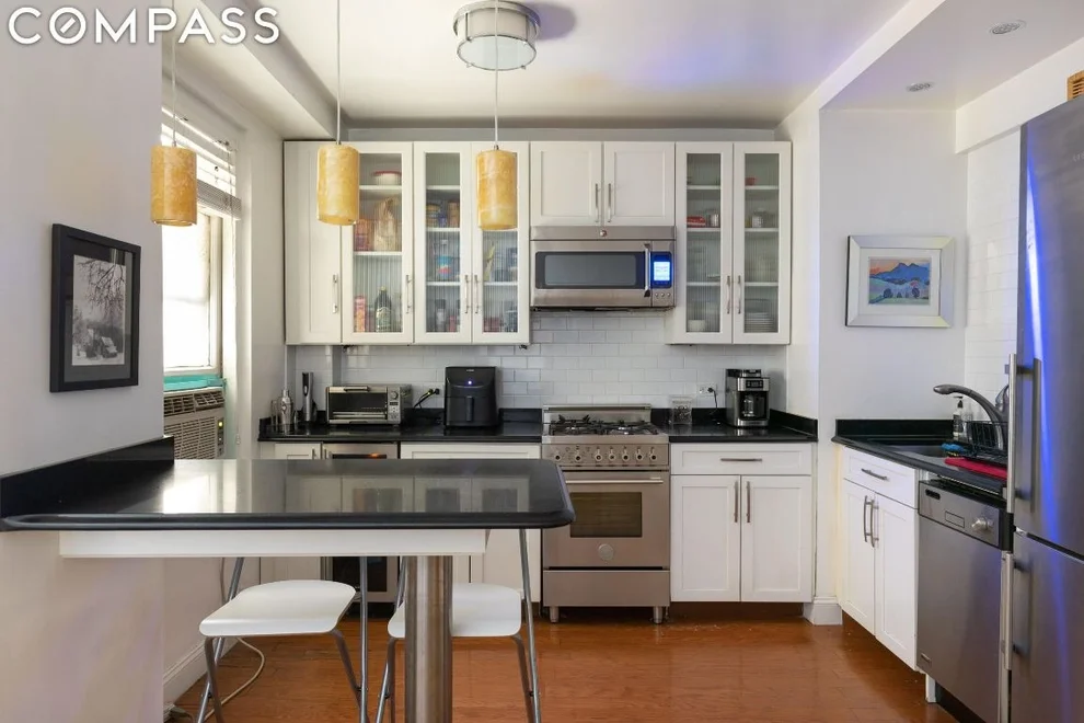 Unit for sale at 155 E 49th Street, Manhattan, NY 10017