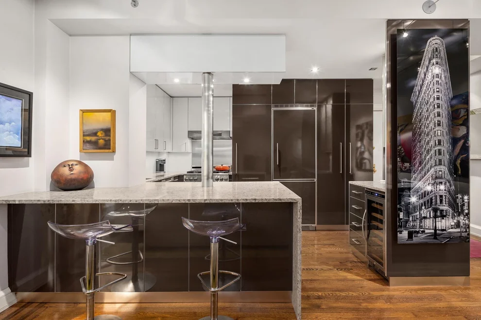 Unit for sale at 321 W 55th Street, Manhattan, NY 10019