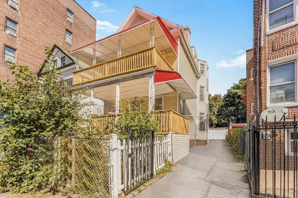 Unit for sale at 321 E 196TH Street, Bronx, NY 10458