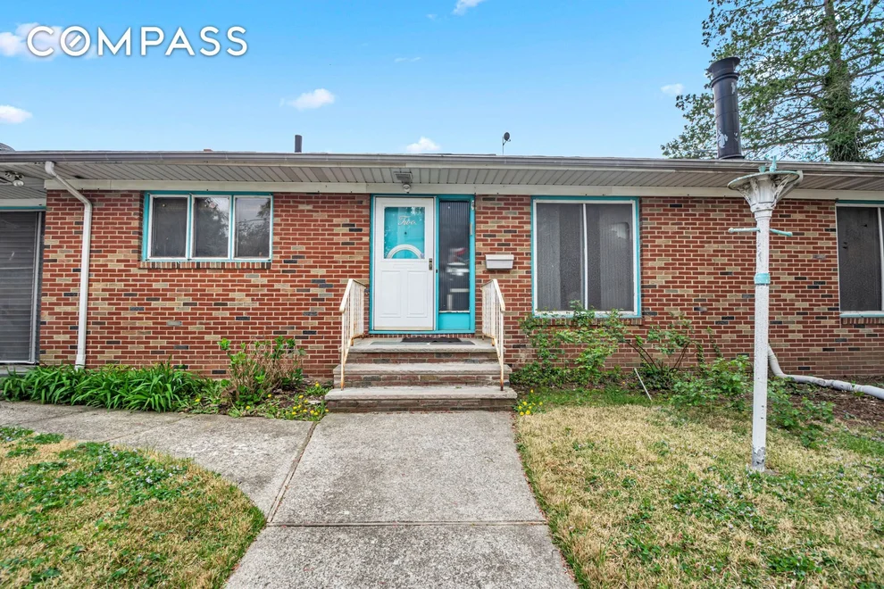 Unit for sale at 2 Livingston Court, StatenIsland, NY 10310