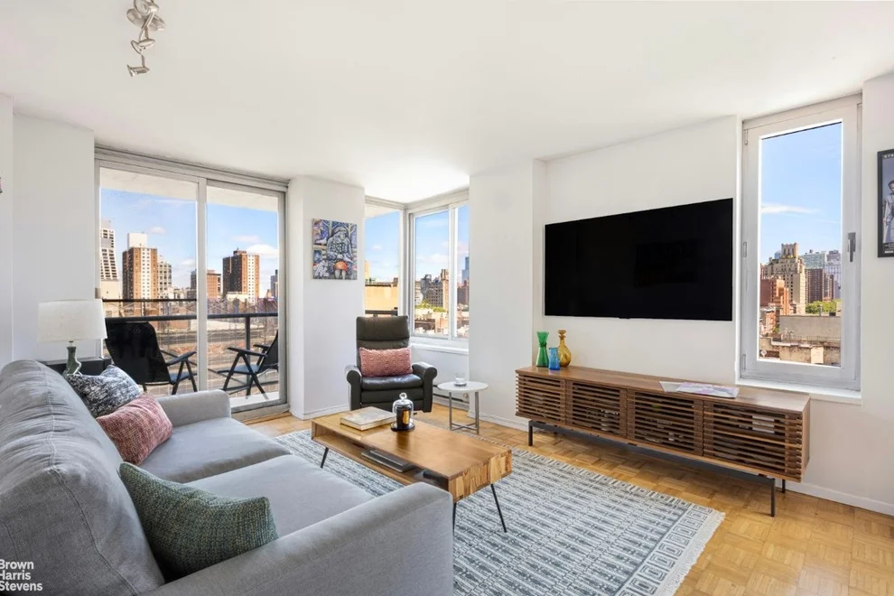 Unit for sale at 270 W 17TH Street, Manhattan, NY 10011