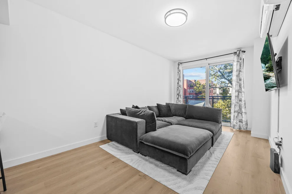 618 Avenue H