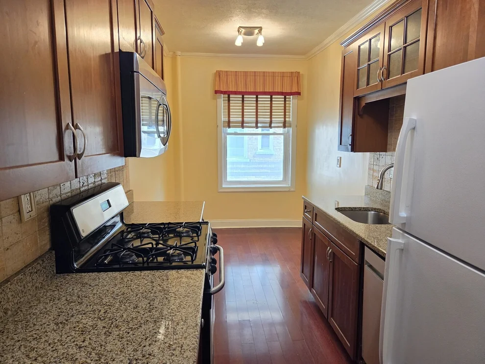 Unit for sale at 2081 CRUGER Avenue, Bronx, NY 10462