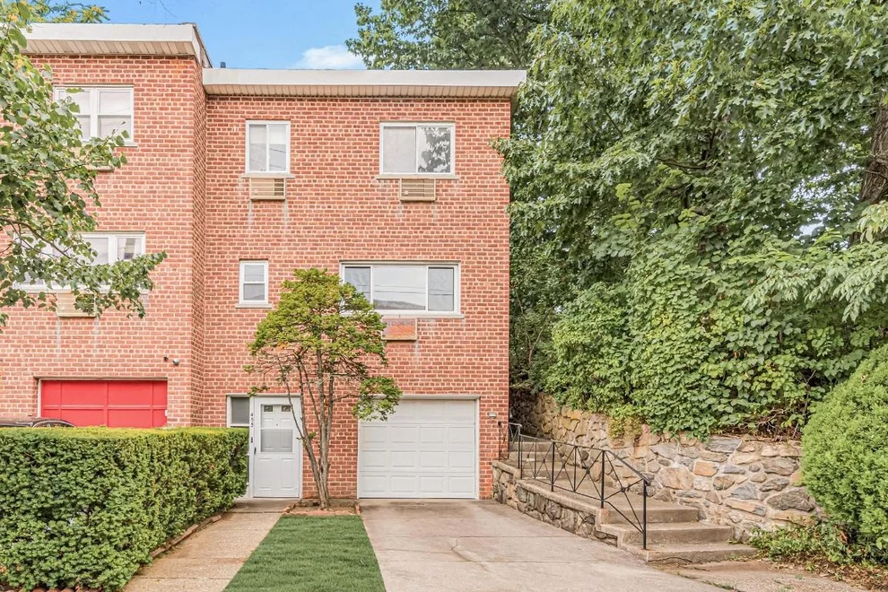 Unit for sale at 453 W 256TH Street, Bronx, NY 10471