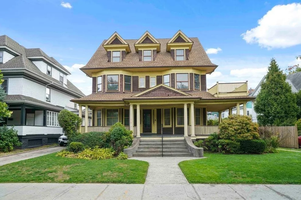 Unit for sale at 561 E 17th Street, Brooklyn, NY 11226