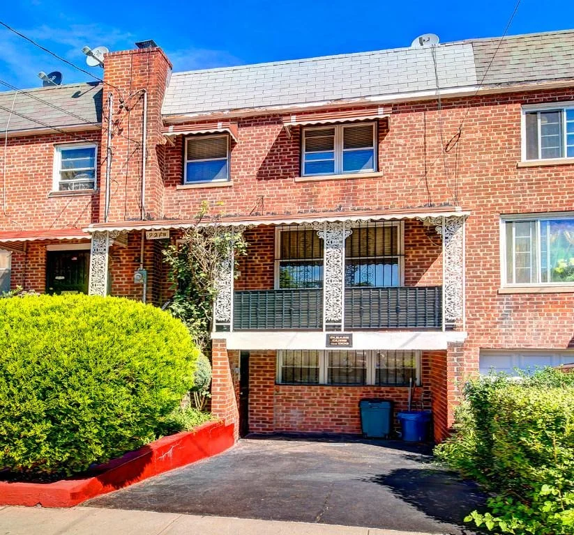 Unit for sale at 921 E 215TH Street, Bronx, NY 10469