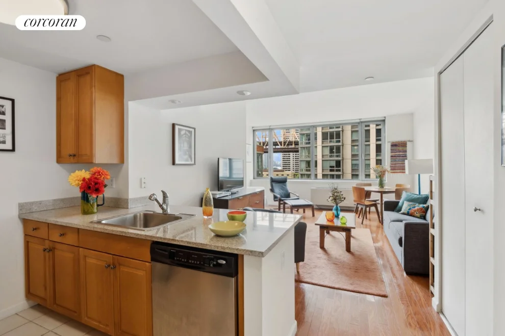 Unit for sale at 425 MAIN Street, Manhattan, NY 10044