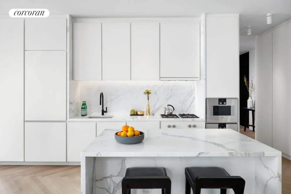 Unit for sale at 16 W 40TH Street, Manhattan, NY 10018