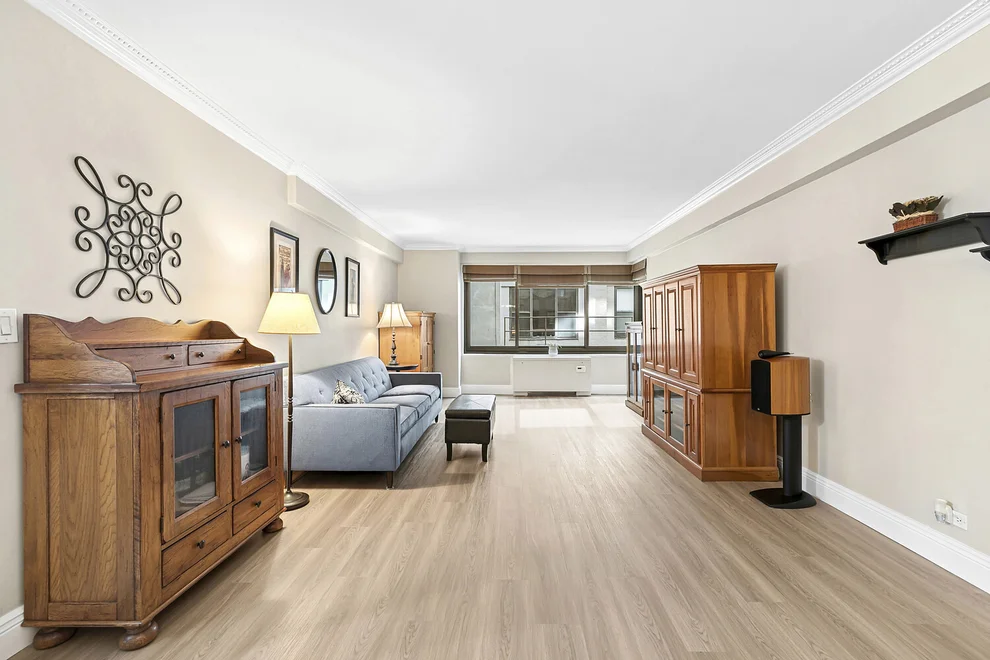 Unit for sale at 10 E END Avenue, Manhattan, NY 10075