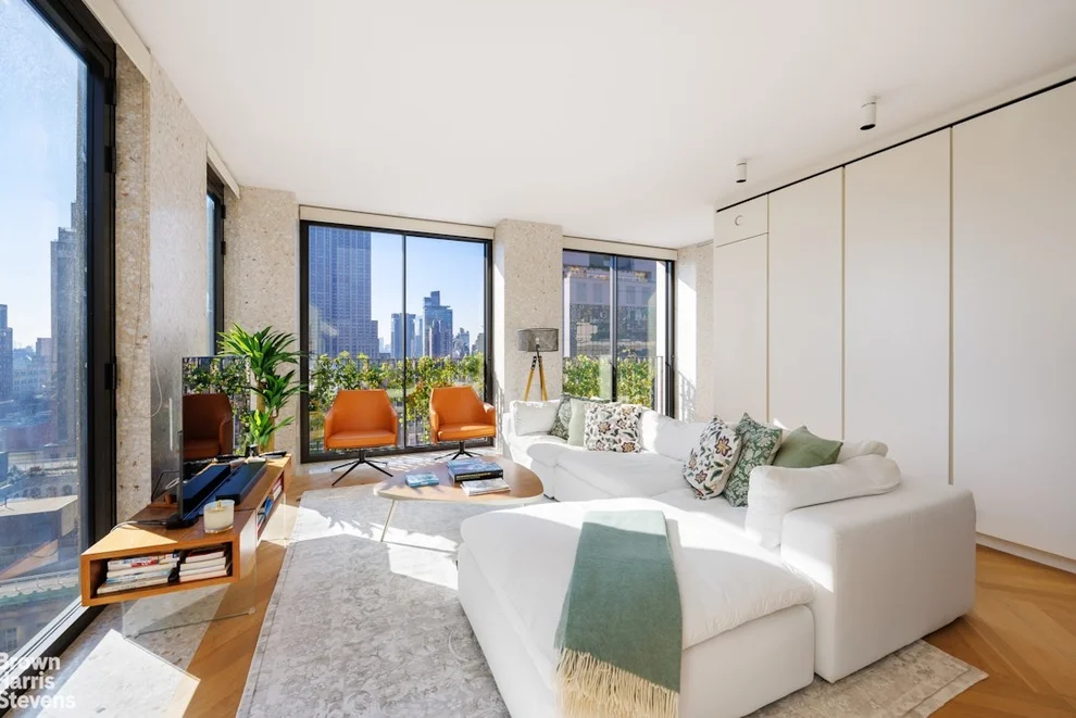 Unit for sale at 16 W 40TH Street, Manhattan, NY 10018