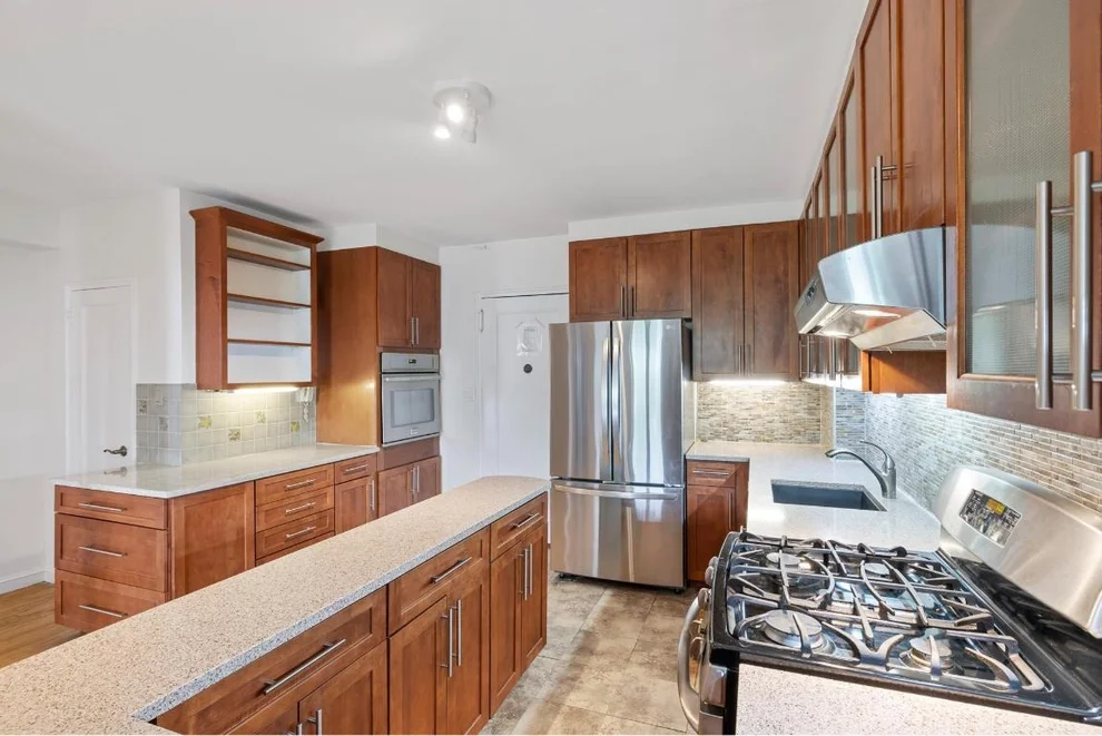 Unit for sale at 300 W 53RD Street, Manhattan, NY 10019