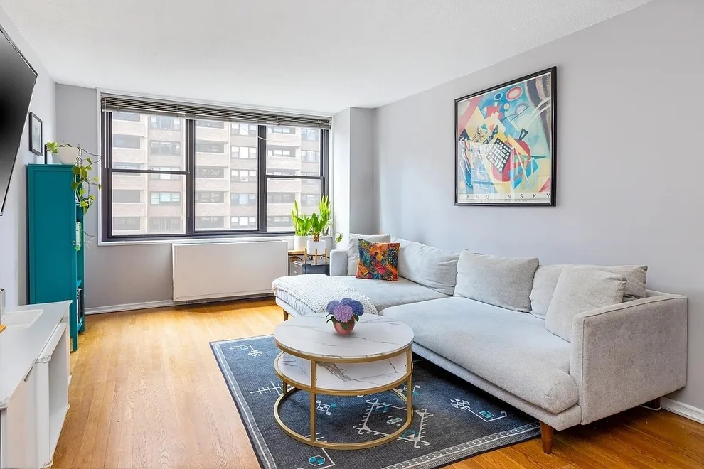 Unit for sale at 301 E 87th Street, Manhattan, NY 10128