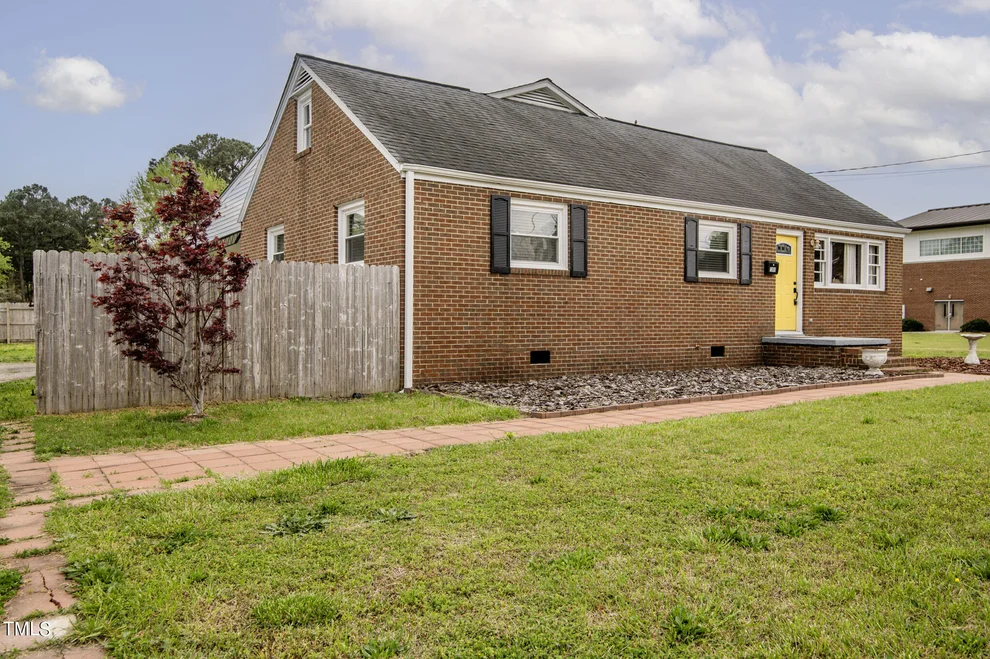 Unit for sale at 1309 Bolling Road, Roanoke Rapids, NC 27870