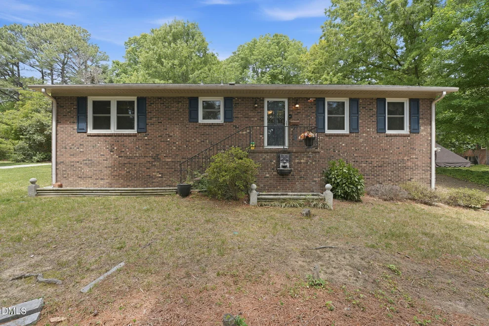 Unit for sale at 2007 Sunnybrook Drive, Burlington, NC 27215
