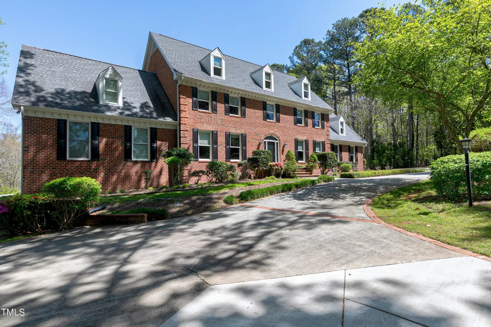 Unit for sale at 3900 E Valley Court, Raleigh, NC 27606