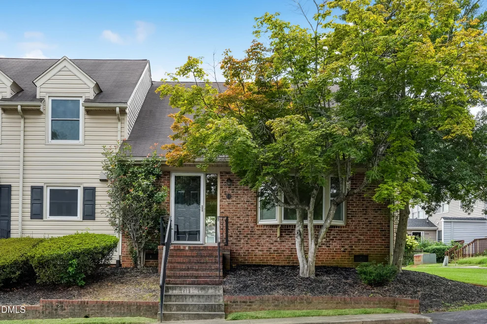 Unit for sale at 2202 Huntington Road, Burlington, NC 27215
