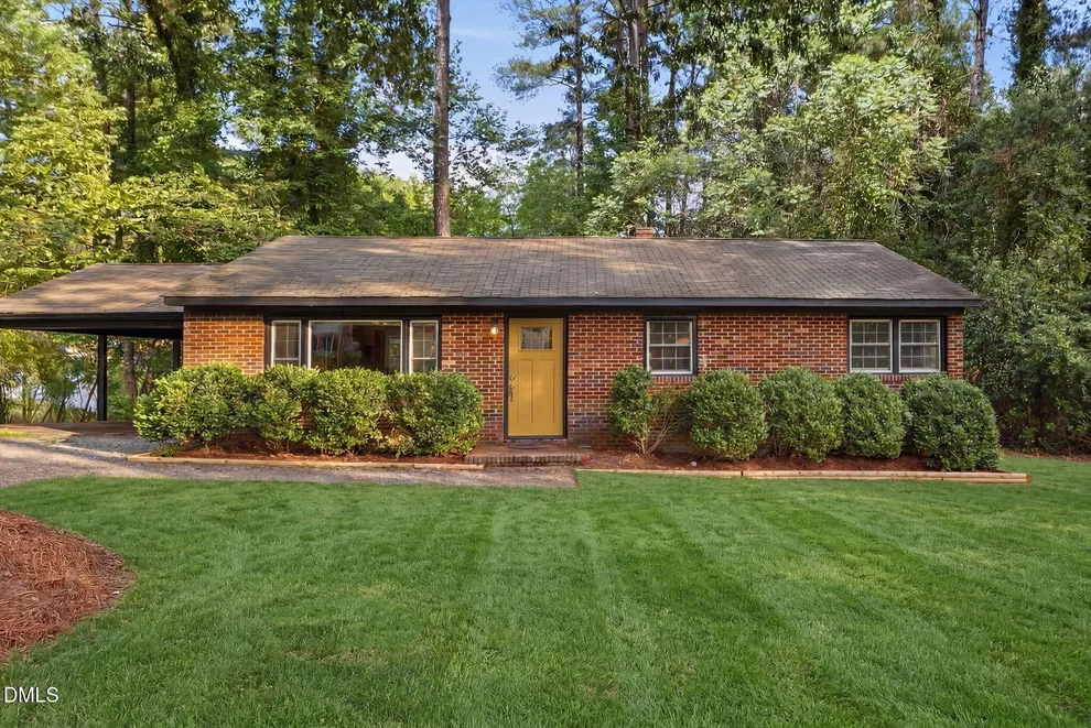 Unit for sale at 27 S Circle Drive, Chapel Hill, NC 27516