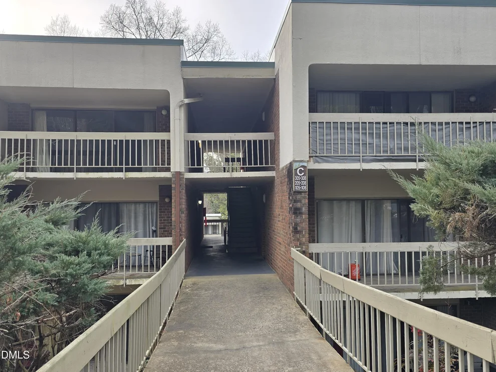 Unit for sale at 500 Umstead Drive, Chapel Hill, NC 27516
