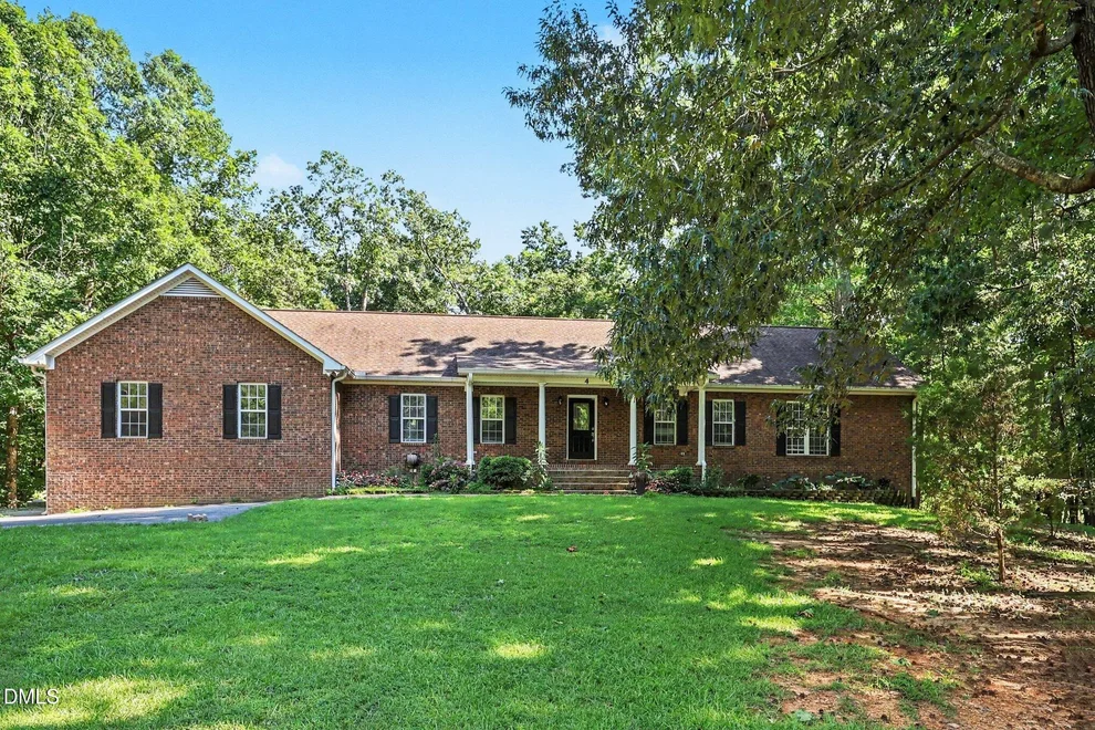 Unit for sale at 4 Eight Js Lane, Clayton, NC 27520